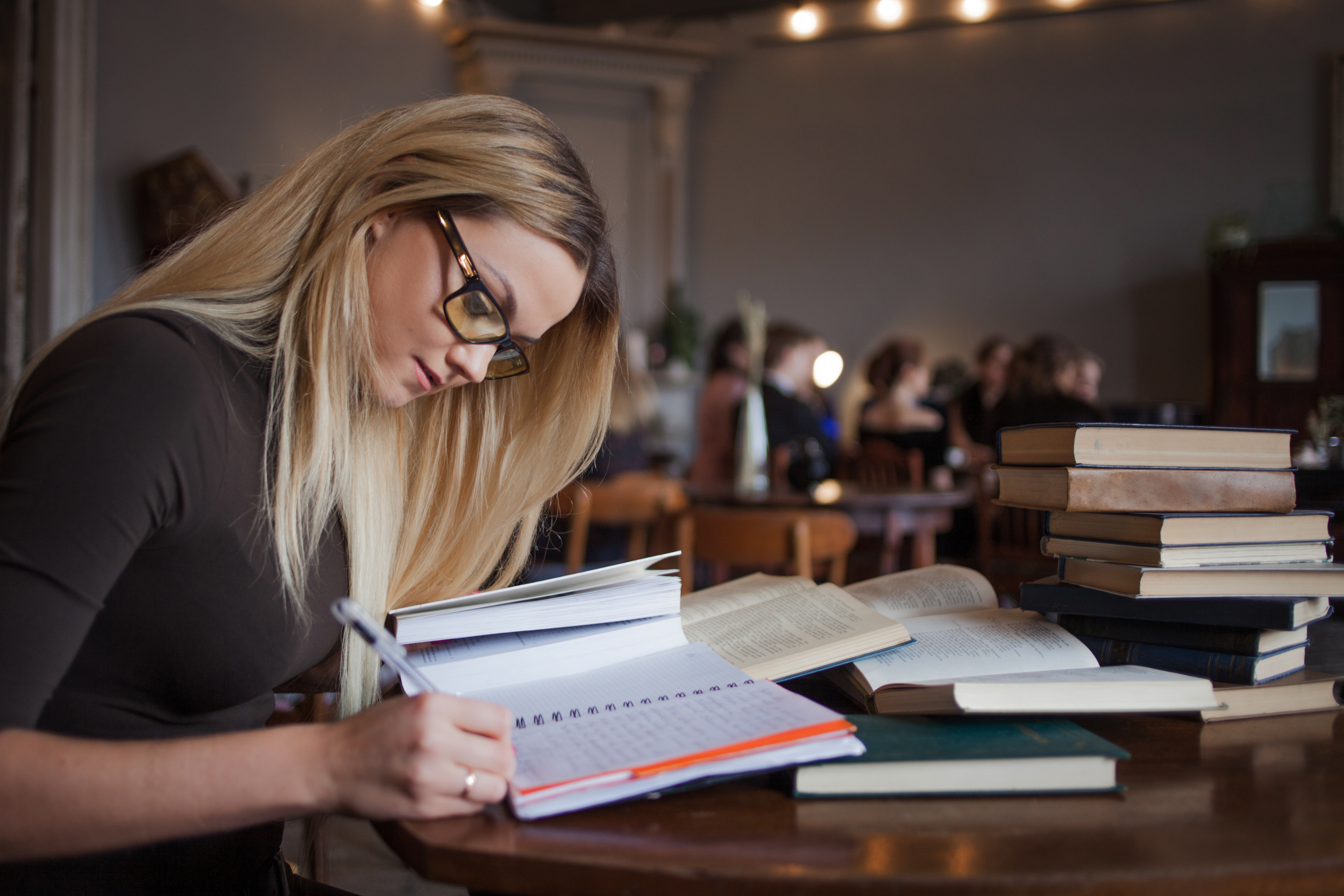 I m preparing for exams. Подготовка к экзаменам. Подготовка к экзаменам Эстетика. Готовиться к экзамену с удовольствием. Женщина на экзамене.